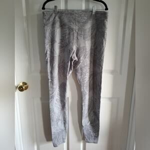 Athleta Gray Leaf Pattern Leggings. Size XL. #SW